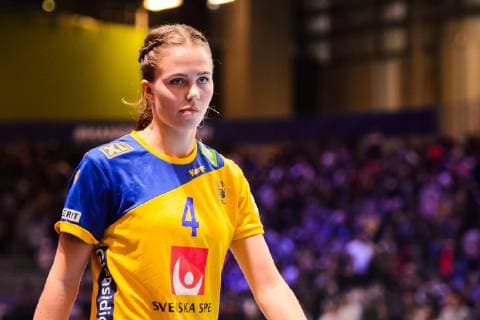 181209 Olivia Mellegard of Sweden looks dejected after the EHF European WomenÕs Handball Championship match between Sweden and France on Dec 9 2018 in Nantes Photo Ludvig Thunman BILDBYRN kod LT 35567  Copyright: LUDVIGxTHUNMAN BB181209LT062