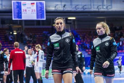 Handball Women European Championship Hungary Germany Main Round Group 2 2 Matchday at Palais des Sports Angie Geschke Germany Oldenburg Maren Weigel Germany Metzingen dissatisfied disappointed disappointed down frustrated Nancy Palais des Sports Jean Weille France