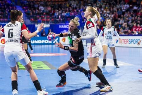 Handball Women EM Hungary Germany Main Round Group 2 2 Matchday at the Palais des Sports v li Nadine Schatzl Hungary Luisa Schulze Germany Bietigheim Szimonetta Planeta Hungary Nancy Palais des Sports Jean Weille France