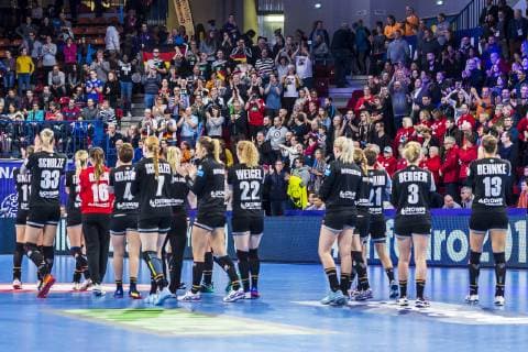 Handball Women European Championship Hungary Germany Main Round Group 2 2 Matchday at the Palais des Sports the team of Germany in front of the fan curve Fans Fanblock Nancy Palais des Sports Jean Weille France