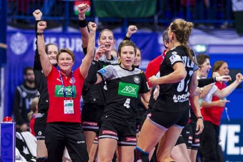 Handball Women European Championship Hungary Germany Main Round Group 2 2 Matchday at the Palais des Sports v li Coach Heike Horstmann Germany Luisa Schulze Germany Bietigheim Alina Grijseels Germany Dortmund Alicia Stolle Germany Thueringer HC Jubel Freude Emotion Nancy Palais des Sports Jean Weille France