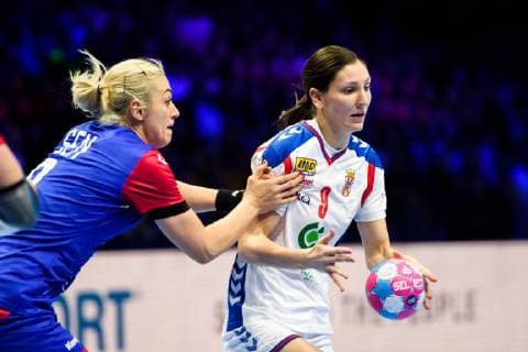 181209 Jelena Zivkovic of Serbia during the EHF European WomenÕs Handball Championship match between Serbia and Russia on December 9 2018 in Nantes Photo Ludvig Thunman BILDBYRN kod LT 35568  Copyright: LUDVIGxTHUNMAN BB181209LT077