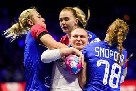 181209 Dragana Cvijic of Serbia during the EHF European WomenÕs Handball Championship match between Serbia and Russia on December 9 2018 in Nantes Photo Ludvig Thunman BILDBYRN kod LT 35568  Copyright: LUDVIGxTHUNMAN BB181209LT086