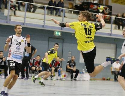 09 12 2018 xmgx Handball 3 League SG Bruchköbel GSV Eintracht Baunatal v l Marvin Gabriel Baunatal Max Panther Bruchköbel Bruchköbel Hessen Germany DEU