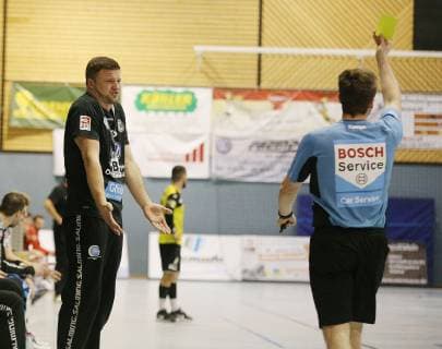 09 12 2018 xmgx Handball 3 League SG Bruchköbel GSV Eintracht Baunatal v l Florian Ochmann gets the yellow card Trainer Baunatal Bruchköbel Hessen Germany DEU