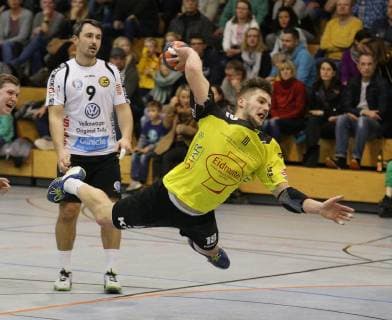 09 12 2018 xmgx Handball 3 League SG Bruchköbel GSV Eintracht Baunatal v l Paul Gbur Baunatal Max Panther Bruchköbel Bruchköbel Hessen Germany DEU