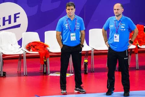 181209 Ambros Mart?n head coach of Romania looks dejected after the EHF European WomenÕs Handball Championship match between Netherlands and Romania on December 9 2018 in Nancy Photo Fredrik Varfjell BILDBYRN kod FV 150181  Copyright: FREDRIKxVARFJELL BB181209FV024