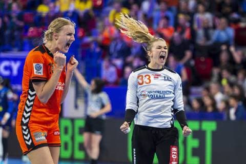 Handball Women European Championship Netherlands vs Romania Main Round Group 2 2 Matchday at the Palais des Sports v li Kelly Dulfer Netherlands Tess Wester Netherlands Jubilation Joy Emotion Nancy Palais des Sports Jean Weille France