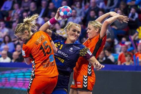 Handball Women European Championship Netherlands vs Romania Main Round Group 2 2 Matchday at the Palais des Sports v li Maura Visser Netherlands Bietigheim Crina Elena Pintea Romania Charris Rozemalen Netherlands Bietigheim Nancy Palais des Sports Jean Weille France