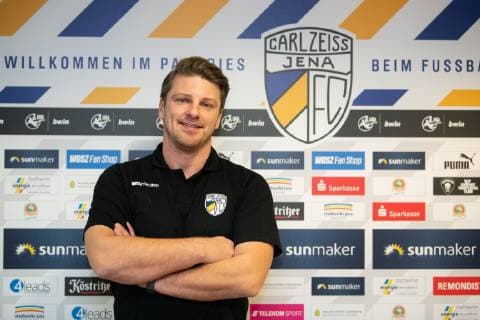 Presentation of new FC Carl Zeiss Jena coach Lukas Kwasniok at 10 12 2018 Coach Lukas Kwasniok Jena Portrait with folded arms in front of the sponsor wall Ernst Abbe Sportfeld