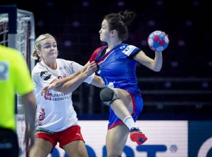 Danmarks Stine Joergensen and Russias Anna Vyakhireva under EM camps mellem Danmark Russia in Nantes mandate 10 December 2018 Nantes Denmark  Copyright: Scanpix LiselottexSabroex COP104 spdk20181210-185703-L