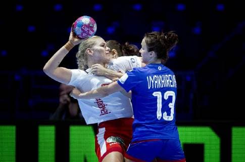 Danmarks Kathrine Heindahl og Ruslands Anna Vyakhireva under EM campaign mellem Danmark Rusland i Nantes mandag den 10 december 2018 Nantes Denmark  Copyright: Scanpix LiselottexSabroex COP104 spdk20181210-191335-L