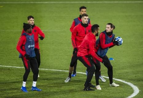 10th December 2018, Rajko Mitic Stadium, Belgrade, Serbia; UEFA Champions League football, Red Star Belgrade versus Paris Saint-Germain press conference PK Pressekonferenz Adrien Bernede of Paris Saint-Germain warms up with his team mates  ActionPlus12086696 NikolaxKrstic