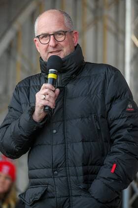 2 HFC Christmas Market in front of the Marathon Gate at the ERDGAS Sportpark The entire HFC team has come to celebrate Christmas with the fans Jens Rauschenbach HFC Board of Directors welcomes the fans and guests Erfurt Thuringia Germany