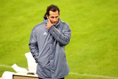 Sports Director Hasan Salihamidzic FC Bayern Muenchen with headset in ear Training Ajax Amsterdam vs. FC Bayern Muenchen Football Champions League Group Stage 11 12 2018 Training Ajax Amsterdam vs. FC Bayern Muenchen Football Champions League Group Stage 11 12 2018 Amsterdam Copyright: xEIBNER HarryxLangerx EP_HLR
