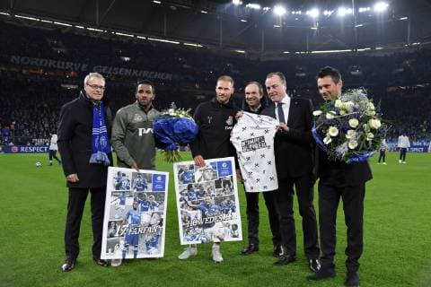 11 12 2018 Football UEFA Champions League Season 2018 2019 Preliminary Round 6 Matchday FC Schalke 04 Locomotive Moscow Official farewell from left Managing Director Peter Peters FC Schalke 04 Jefferson Farfan Locomotive Moscow Benedikt Hoewedes Benedikt Höwedes Locomotive Moscow Alexander Jobst Schalke Marketing Chairman of the Supervisory Board Clemens Toennies Clemens Tönnies Schalke 04 Manager Christian Heidel Schalke 04 Team2