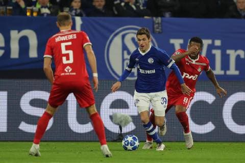 Benedikt Höwedes locomotive Moscow Benjamin Goller FC Schalke 04 and Jefferson Farfan locomotive Moscow at the Champions League game season 2018 19 FC Schalke 04 locomotive Moscow Copyright Thomas Pakusch Copyright: Thomas Pakusch