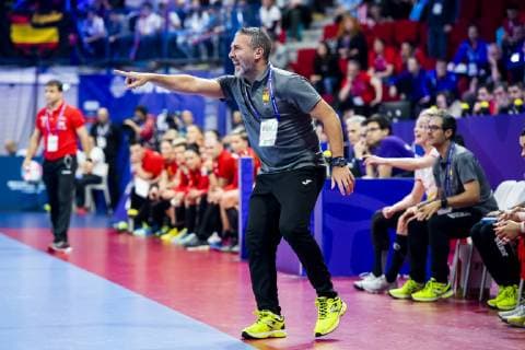 181211 Jorge Duenas head coach of Spain during the EHF European Women?s Handball Championship match between Spain and Romania on December 11 2018 in Nancy Photo Fredrik Varfjell BILDBYRAN kod FV 150182  Copyright: FREDRIKxVARFJELL BB181211FV020