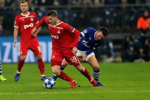Aleksey Miranchuk locomotive Moscow is pulled by Yevhen Konoplyanka FC Schalke 04 on jersey at the Champions League game season 2018 19 FC Schalke 04 locomotive Moscow Copyright Thomas Pakusch Copyright: Thomas Pakusch