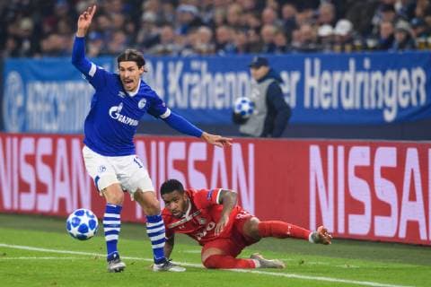 GER UEFA Champions League Group stage Group D FC Schalke 04 vs. FC Lokomotiv Moskva Moscow 11 12 2018 VELTINS Arena Gelsenkirchen Germany GER UEFA Champions League Group stage Group D FC Schalke 04 vs. FC Lokomotiv Moskva Moscow DFL REGULATIONS PROHIBIT ANY USE OF PHOTOGRAPHS AS IMAGE SEQUENCES AND OR QUASI VIDEO in picture duel between Benjamin Stambouli 17 Schalke and Jefferson Farfan 8 Moscow nordphotox xKurth nph00016