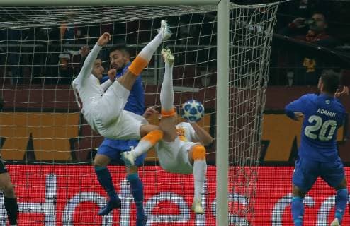 Galatasaray s Eren Derdiyok celebrate goal during Galatasaray - Porto Uefa Champions League Game at Turk Telekom Arena, Istanbul, 11th Dec. 2018  16205193