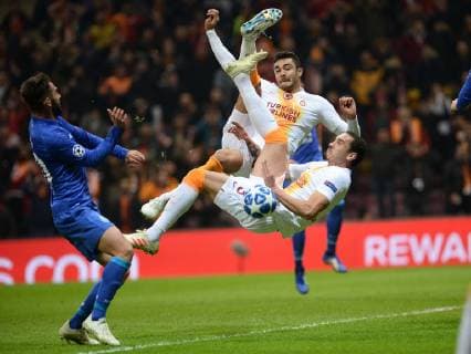 Sport Themen der Woche KW50 Sport Bilder des Tages Maicon of Galatasaray and Adrian (L) of Porto during the Champions League group D match between Galatasaray and Porto at Turk Telkom Stadium n Istanbul , Turkey on December 11 , 2018. 