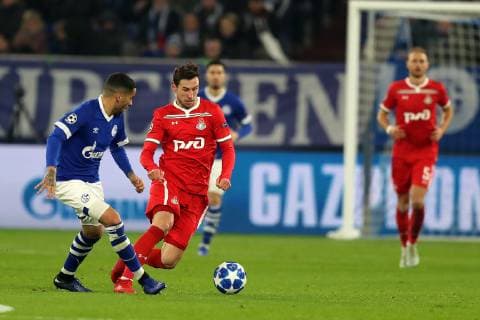 Omar Mascarell FC Schalke 04 in duel with Grzegorz Krychowiak Lokomotiv Moskau at the Champions League game season 2018 19 FC Schalke 04 Lokomotiv Moskau Copyright Thomas Pakusch Copyright: Thomas Pakusch