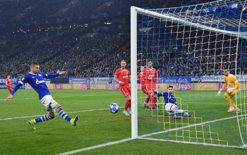 11 12 2018 Football UEFA Champions League season 2018 2019 preliminary round 6 matchday FC Schalke 04 locomotive Moscow Suat Serdar FC Schalke 04 re and Matija Nastasic FC Schalke 04 narrowly miss the leading goal Team2