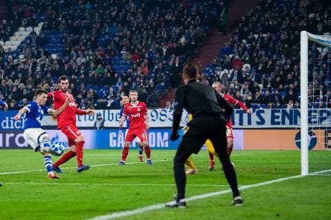 11 12 2018 xkvx Football UEFA Champions League FC Schalke 04 Lok Moskau emspor v l Goal scored goal to 1 0 by Alessandro Schoepf S04 Schalke 04 DFL DFB REGULATIONS PROHIBIT ANY USE OF PHOTOGRAPHS as IMAGE SEQUENCES and or QUASI VIDEO Gelsenkirchen