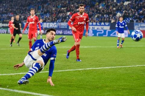 GER UEFA Champions League Group stage Group D FC Schalke 04 vs FC Lokomotiv Moskva Moscow 11 12 2018 VELTINS Arena Gelsenkirchen Germany GER UEFA Champions League Group stage Group D FC Schalke 04 vs FC Lokomotiv Moskva Moscow DFL REGULATIONS PROHIBIT ANY USE OF PHOTOGRAPHS AS IMAGE SEQUENCES AND OR QUASI VIDEO in picture Scoring Suat Serdar 8 Schalke Preparatory work for 1 0 Schalke nordphotox xKurth nph00016