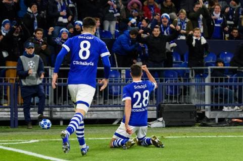 GER UEFA Champions League Group Phase D FC Schalke 04 vs FC Lokomotiv Moskva Moscow 11 12 2018 VELTINS Arena Gelsenkirchen Germany GER UEFA Champions League Group Phase D FC Schalke 04 vs FC Locomotive Moskva Moscow DFL REGULATIONS PROHIBIT ANY USE OF PHOTOGRAPHS AS IMAGE SEQUENCES AND OR QUASI VIDEO in picture goal celebration jubilation Alessandro Schöpf Schoepf 28 Schalke Suat Serdar 8 Schalke after 1 0 Schalke nordphotox xKurth nph00016
