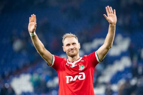 11 12 2018 xkvx Football UEFA Champions League FC Schalke 04 Lok Moskau emspor v l Benedikt Hoewedes Lokomotive Moscow on the final round Farewell round DFL DFB REGULATIONS PROHIBIT ANY USE OF PHOTOGRAPHS as IMAGE SEQUENCES and or QUASI VIDEO Gelsenkirchen