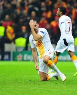 Eren Derdiyok of Galatasaray during the Champions League group D match between Galatasaray and Porto at Turk Telkom Stadium n Istanbul , Turkey on December 11 , 2018. 