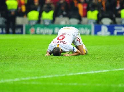 Eren Derdiyok of Galatasaray during the Champions League group D match between Galatasaray and Porto at Turk Telkom Stadium n Istanbul , Turkey on December 11 , 2018. 