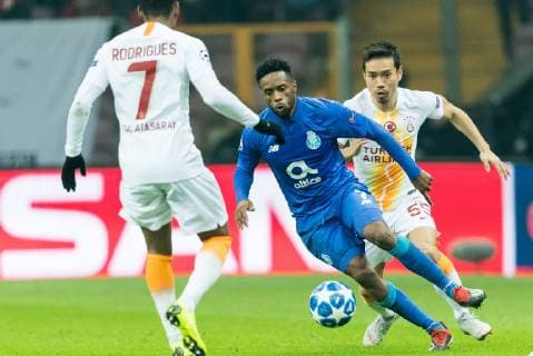 (L-R) HernÃ¢ni Jorge Santos Fortes of FC Porto , Yuto Nagatomo of Galatasaray SK during the UEFA Champions League group D match between Galatasaray AS and FC Porto at Ali Sami Yen Spor Kompleksi on December 11, 2018 in Istanbul, Turkey. UEFA Champions League 2018 2019 xVIxVIxImagesx xGerritxvanxKeulenxIVx 13046156
