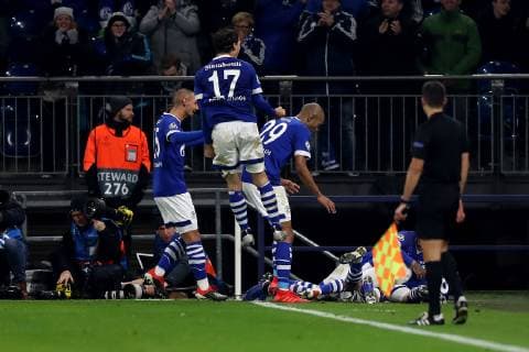 The players of FC Schalke 04 are happy about the goal to 1 0 by Alessandro Andre Schöpf FC Schalke 04 at the Champions League game season 2018 19 FC Schalke 04 Lokomotive Moscow Copyright Thomas Pakusch Copyright: Thomas Pakusch