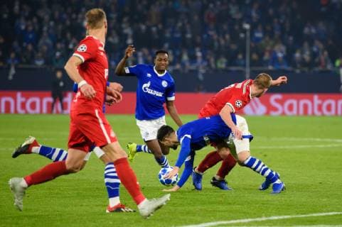 GER UEFA Champions League Group stage Group D FC Schalke 04 vs FC Lokomotiv Moskva Moscow 11 12 2018 VELTINS Arena Gelsenkirchen Germany GER UEFA Champions League Group stage Group D FC Schalke 04 vs FC Lokomotiv Moskva Moscow DFL REGULATIONS PROHIBIT ANY USE OF PHOTOGRAPHS AS IMAGE SEQUENCES AND OR QUASI VIDEO in the picture duel between Dmitri Barinov 6 Moscow and Abdul Rahman Baba 14 Schalke Suat Serdar 8 VIDEO between Dmitri Barinov and Abdul Rahman Baba 14 Schalke Suat Serdar 8 Moscow 11 12 2018 VELTINS Arena Gelsenkirchen Germany nordphotox xKurth nph00016