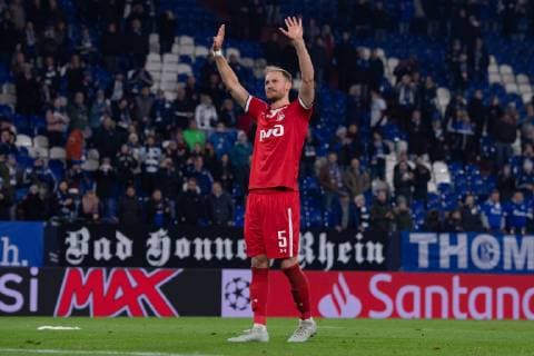 Football Champions League Group Phase 6 Matchday FC Schalke 04 Locomotive Moscow on 11 12 2018 in the Veltins Arena in Gelsenkirchen Benedikt Höwedes Moscow bid farewell to the Schalker fans will be celebrated by the fans DFL Regulations prohibit any use of photographs as image sequences and or quasi video xMNx