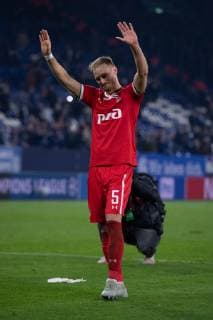 Football Champions League Group Phase 6 Matchday FC Schalke 04 Locomotive Moscow on 11 12 2018 in the Veltins Arena in Gelsenkirchen Benedikt Höwedes Moscow bid farewell to the Schalker fans will be celebrated by the fans DFL Regulations prohibit any use of photographs as image sequences and or quasi video xMNx