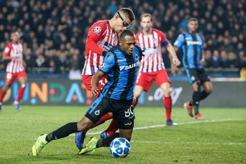Sport Bilder des Tages Athletico s Francisco Montero and Club s Lois Openda fight for the ball during a game between Belgian soccer team Club Brugge KV and Spanish club Athletico Madrid, in Brugge, Tuesday 11 December 2018, on the sixth and last day of the UEFA Champions League, in the group A. KURTxDESPLENTER  x05488108x