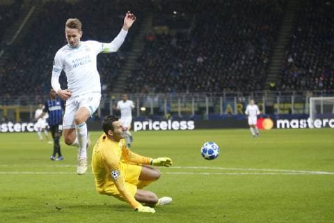MILAAN , Stadium San Siro, 11-12-2018, football, season 2018 2019, Champions League , (Left-right) PSV player Luuk de Jong , Inter Milan keeper Samir Handanovic, during the Champions League game Inter - PSV Inter - PSV  x2683791x