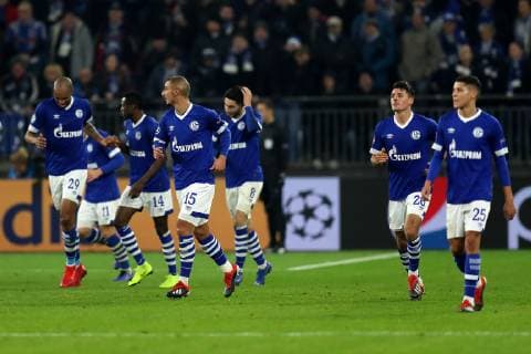 The players of FC Schalke 04 are happy about the goal to 1 0 by Alessandro Andre Schöpf FC Schalke 04 at the Champions League game season 2018 19 FC Schalke 04 Lokomotive Moscow Copyright Thomas Pakusch Copyright: Thomas Pakusch
