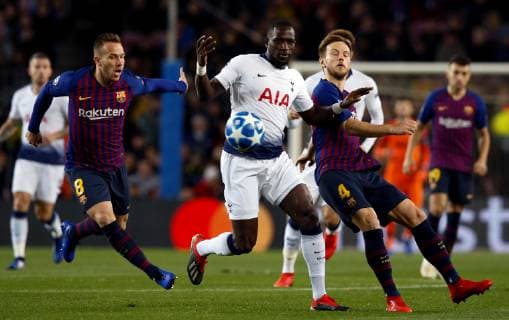 FC Barcelona Barca s Arthur Mello (L) vies for the ball with Tottenham Hotspur s Sissoko during the UEFA Champions League groups phase match between FC Barcelona and Tottenham Hotspur, at the Camp Nou stadium, in Barcelona, Catalonia, Spain, 11 December 2018. Barcelona vs. Tottenham Hotspur !ACHTUNG: NUR REDAKTIONELLE NUTZUNG!  Copyright: xEnricxFontcubertax GRAF5436 20181211-636801610945830547