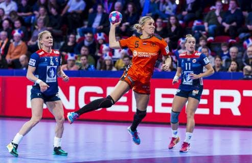 Handball Women European Championship Norway v Netherlands Main Round Group 2 3 Matchday at the Palais des Sports v li Veronica Egebakken Kristiansen Norway Jessy Kramer Netherlands Malin Aune Norway Nancy Palais des Sports Jean Weille France