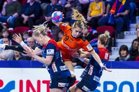 Handball Women European Championship Norway v Netherlands Main Round Group 2 3 Matchday at the Palais des Sports v li Heidi Loke Norway Estavana Polman Netherlands Malin Aune Norway Nancy Palais des Sports Jean Weille France
