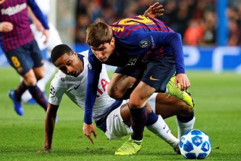 FC Barcelona Barca s defender Juan Miranda (R) vies for the ball with Tottenham s Kyle Walker-Peters during the UEFA Champions League groups phase match between FC Barcelona and Tottenham Hotspur, at the Camp Nou stadium, in Barcelona, Catalonia, Spain, 11 December 2018. Barcelona vs. Tottenham Hotspur !ACHTUNG: NUR REDAKTIONELLE NUTZUNG!  Copyright: xAlejandroxGarciax GRAF5465 20181211-636801615320478919