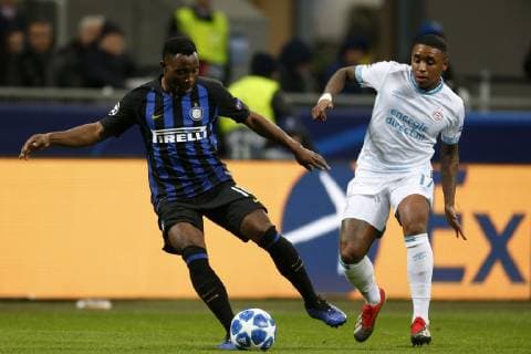 (L-R), Kwadwo Asamoah of Inter Milan, Steven Bergwijn of PSV during the UEFA Champions League group C match between Internazionale Milan and PSV Eindhoven at Stadio Giuseppe Meazza on December 11, 2018 in Milan, Italy UEFA Champions League 2018 2019 xVIxVIxImagesx xJeroenxPutmansxIVx 13046550