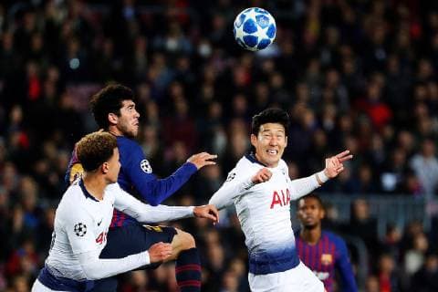 FC Barcelona Barca s midfielder Carles Alena (L, back) vies for the ball with Tottenham s South Korean midfielder Heung-Min Son (R) during the UEFA Champions League groups phase match between FC Barcelona and Tottenham Hotspur, at the Camp Nou stadium, in Barcelona, Catalonia, Spain, 11 December 2018. Barcelona vs. Tottenham Hotspur !ACHTUNG: NUR REDAKTIONELLE NUTZUNG!  Copyright: xAlejandroxGarciax GRAF5470 20181211-636801619252309478
