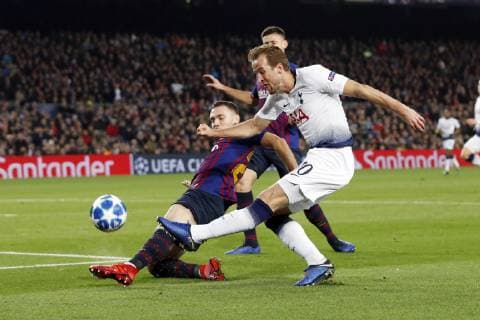 (l-r) Thomas Vermaelen of FC Barcelona Barca Harry Kane of Tottenham Hotspur FC during the UEFA Champions League group B match between FC Barcelona and Tottenham Hotspur FC at the Camp Nou stadium on December 11, 2018 in Barcelona, Spain UEFA Champions League 2018 2019 xVIxVIxImagesx xMauricexvanxSteenxIVx 13046737