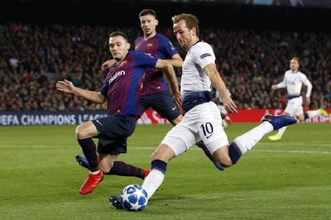 (l-r) Thomas Vermaelen of FC Barcelona Barca Harry Kane of Tottenham Hotspur FC during the UEFA Champions League group B match between FC Barcelona and Tottenham Hotspur FC at the Camp Nou stadium on December 11, 2018 in Barcelona, Spain UEFA Champions League 2018 2019 xVIxVIxImagesx xMauricexvanxSteenxIVx 13046741